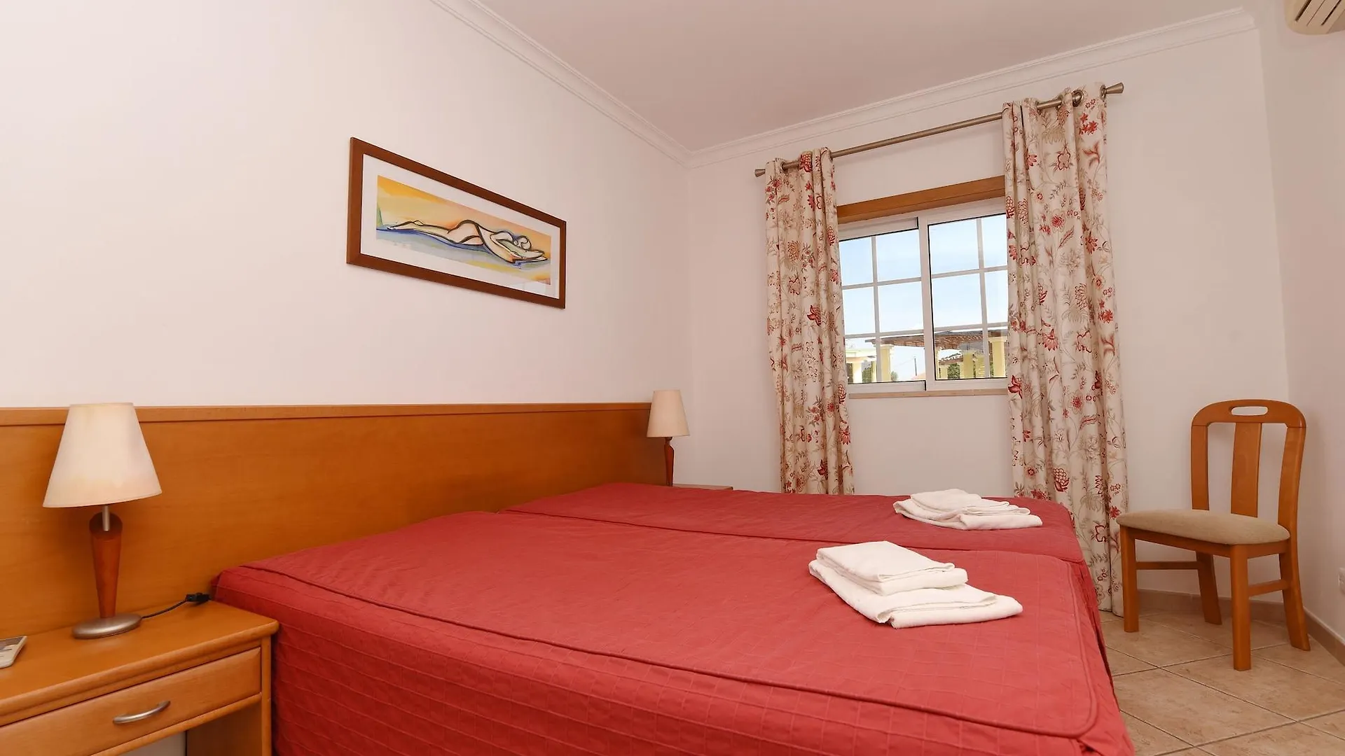 Praia Da Lota Apartments 만타로타 0*,